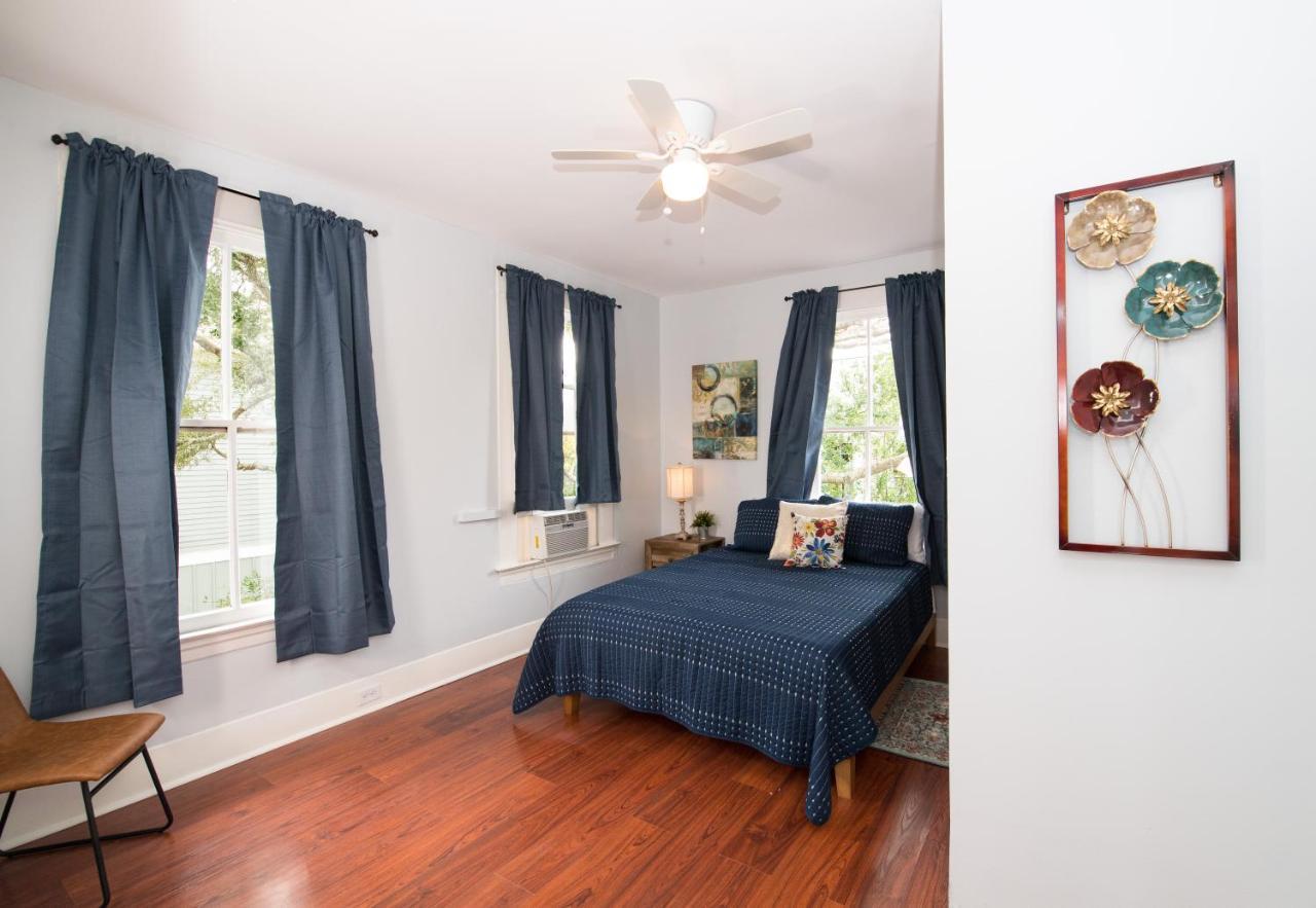 Beautiful Two-Story In Central Galveston, Short Walk To Beach, Near Downtown! | Seas The Breeze Villa ภายนอก รูปภาพ