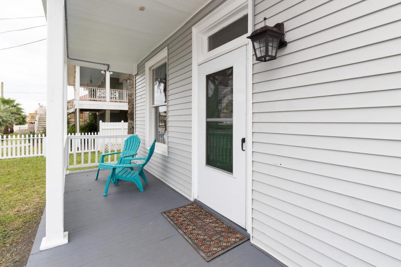 Beautiful Two-Story In Central Galveston, Short Walk To Beach, Near Downtown! | Seas The Breeze Villa ภายนอก รูปภาพ