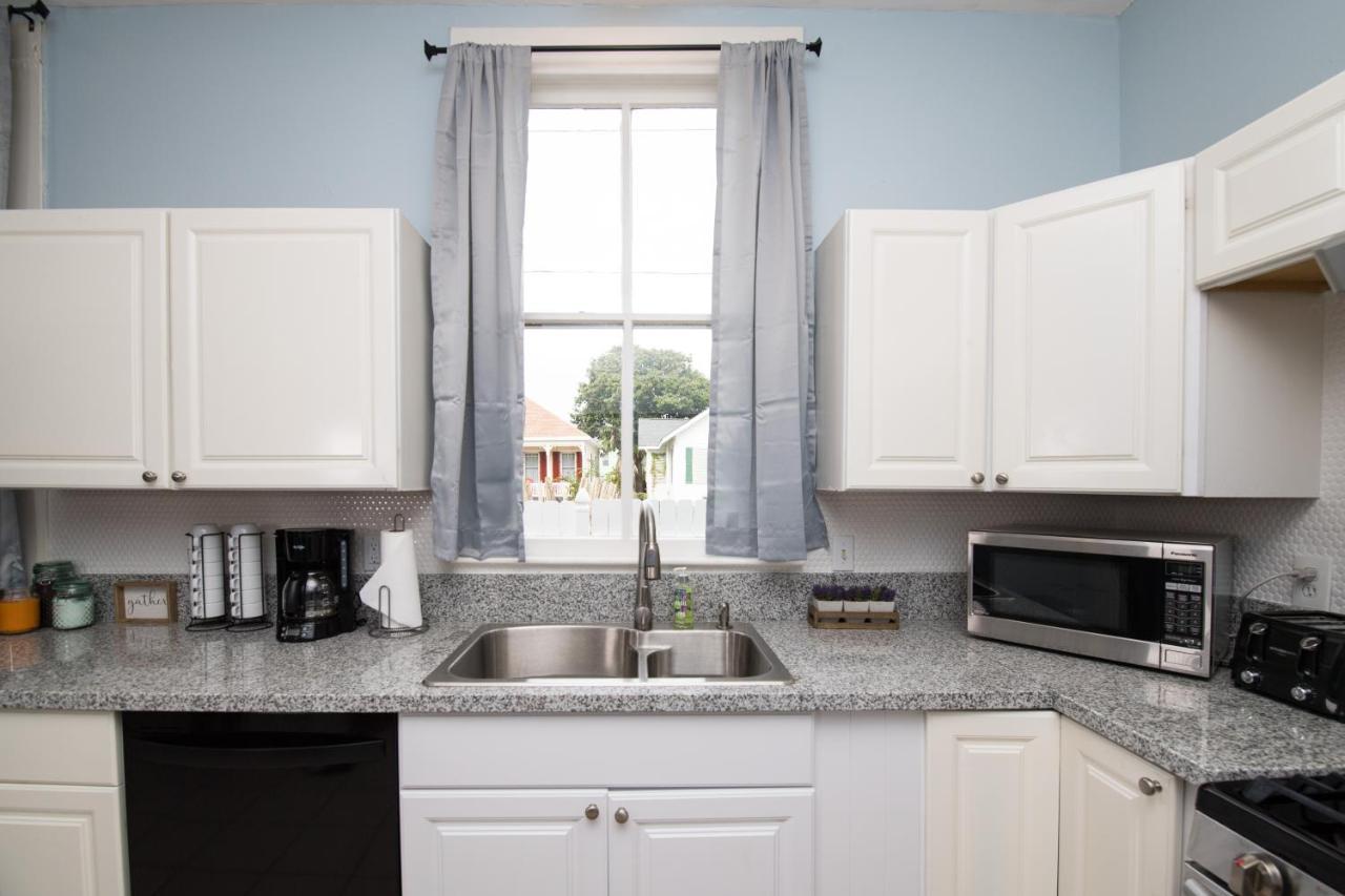 Beautiful Two-Story In Central Galveston, Short Walk To Beach, Near Downtown! | Seas The Breeze Villa ภายนอก รูปภาพ