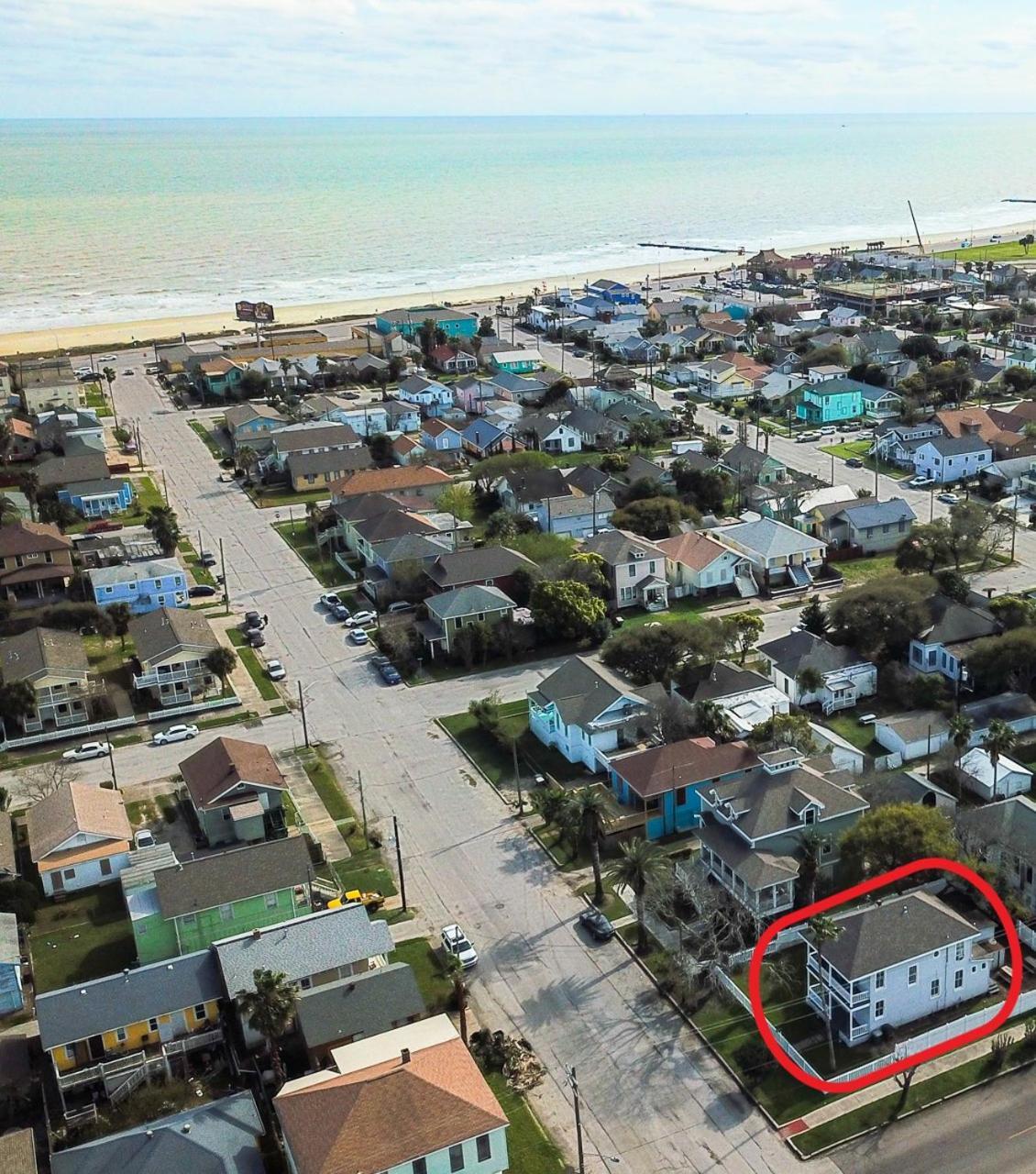 Beautiful Two-Story In Central Galveston, Short Walk To Beach, Near Downtown! | Seas The Breeze Villa ภายนอก รูปภาพ